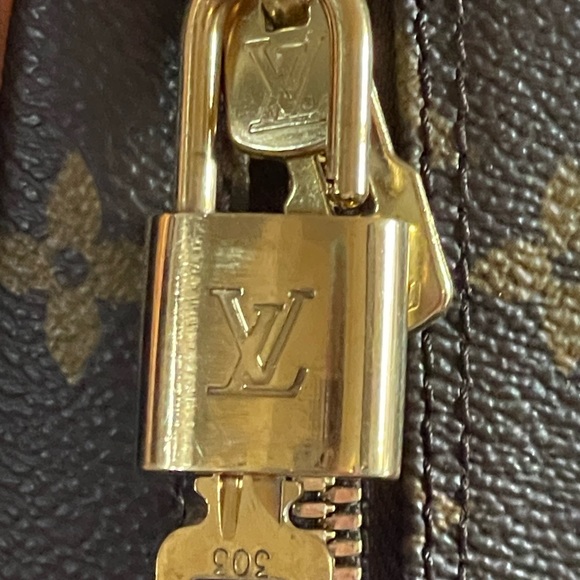 Lot of 2 Louis Vuitton Authentic Brass Lock and Key Set #303 and #304 - Picture 8 of 16